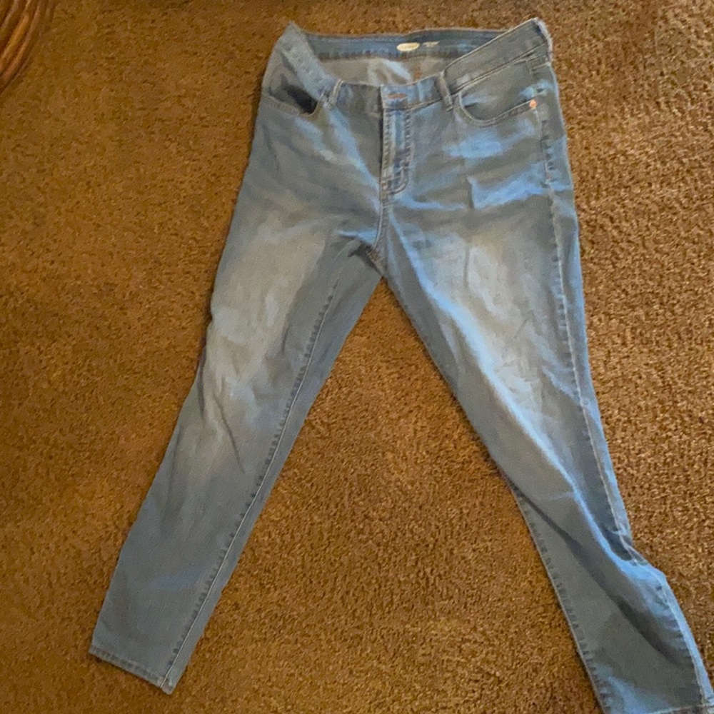 Light rinse Old navy skinny jeans!